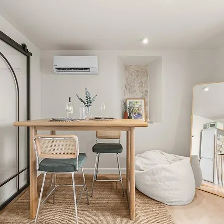 Romantic Suite- Within Walking Distance- Old Apartment Antibes