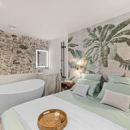 Romantic Suite- Within Walking Distance- Old * 昂蒂布
