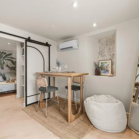 Romantic Suite- Within Walking Distance- Old Apartment Antibes